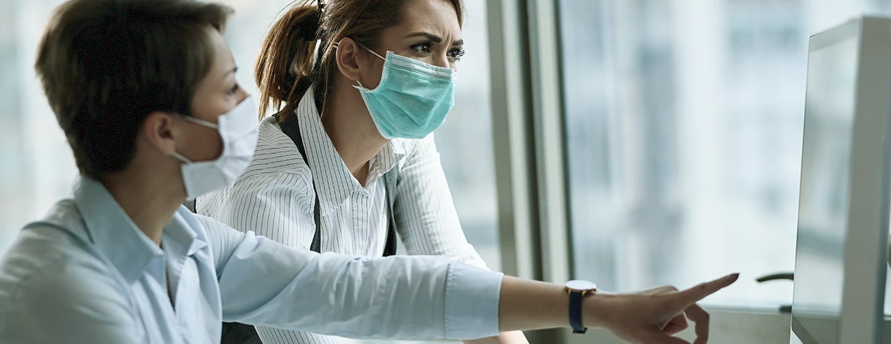 Equipe de trabalho em uma reunião de segurança